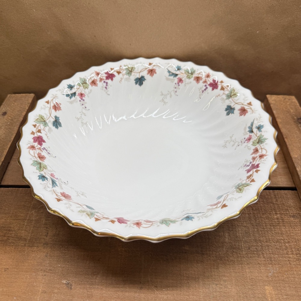 Royal Doulton Canterbury H.4965 Fine Bone China Bowl Leaf Vine Gold Trim England
